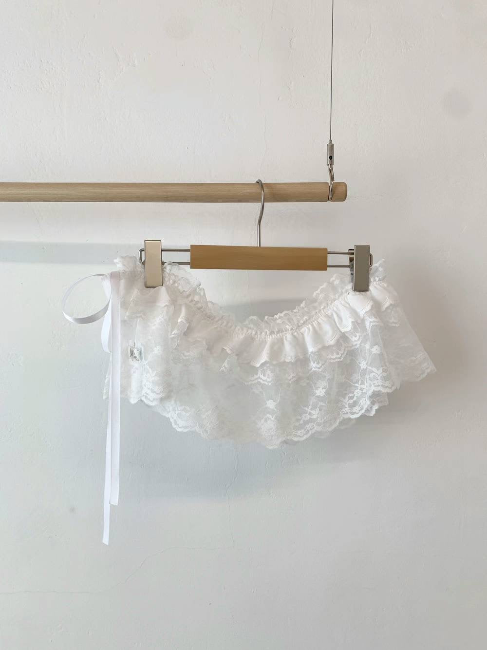 Heavy-Detail Lace Trimmed Hip Scarf PL027